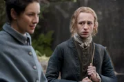 Claire Randall (Caitriona Balfe) und Young Ian (John Bell)
+++