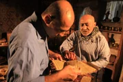 Nachgestellte Szene -  Antiquitätenhändler Ramy Hanna & Josef Ali Accarelli
