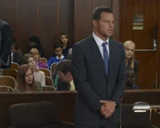 Vor Gericht soll der Fall von Andrew und Alex (Justin Chambers) verhandelt werden. Erschüttert muss Alex dabei feststellen, dass man ihn wegen eines Verbrechens anklagt und er ins Gefängnis gehen könnte, sollte man ihn schuldig sprechen ...