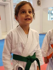 Mia ist 7 Jahre alt und Karatekämpferin.