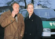 Kriminalhauptkommissar Stefan Kehler (Wolfgang Bathke) und Staatsanwältin Charlotte Glaser ( Britta Schmeling) sind wegen einem Mordfall an einem Baby unterwegs.