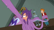 Leela (l.) wird Opfer einer furchtbaren genetischen Mutation: Sie "krakifizert" - ihr wachsen überall Saugnäpfe und Tentakeln. Fry (r.) und Bender (M.) versuchen alles, um sie zu retten ...