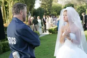 Eine Leiche am Hochzeitstag - ein Albtraum für die frisch vermählte Braut Jill Chase (Reagan Pasternak) und ihren Mann, dessen Mutter das Opfer ist. Gil Grissom (William Petersen) beginnt mit den Ermittlungen vor Ort.