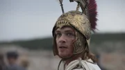Der Ruf von Alexander dem Großen (Darsteller: Komparse) war legendär. Obwohl er in kurzer Zeit ein Weltreich schuf, das nach seinem Tod schnell zerfiel, überdauerte sein Ruhm seine Lebenszeit um ein Vielfaches. Fast jedes Zeitalter, jede Kultur kennt Alexander und erneuerte immer wieder den Mythos um diese Herrschergestalt.