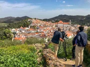 Das Team des „Geschmack Europas“ (Heribert Senegacnik, Martin Traxl, Robert Lachowitz) mit Blick auf Castelo de Vide.