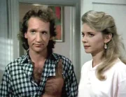 Frank Albertson (Bill Maher) und seine Frau Sunny (Faith Ford) wohnen in den Bergen Hollywoods. Von seinen Aufträgen als Privatdetektiv können die beiden eher schlecht als recht leben.