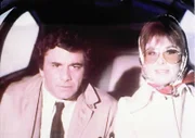 Lt. Columbo (Peter Falk) und die Frau des entführten Richters, Leslie Williams (Lee Grant).
