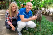 Reiseleiter Bernd und Entertainment-Managerin Cori besuchen eine Wildtier Auffangstation in Costa Rica.