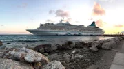 Das Kreuzfahrtschiff "Grand Lady" vor Curacao in der Karibik. Weiteres Bildmaterial erhalten Sie unter www.br-foto.de.