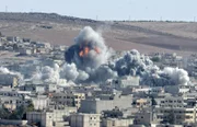 Seit 2001 geben die USA geschätzt rund 2,5 Billionen US-Dollar für Anti-Terror-Maßnahmen aus. Zum Teil überschneiden sich die Kosten mit denen der Kriege im Irak und Afghanistan.