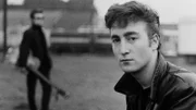 John Lennon und im Hintergrund Stuart Sutcliffe, Hamburg 1960