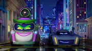Batmobil Bam (re.) sorgt für Sicherheit in den Straßen von Gotham City.
