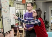 Auf der Suche nach einer Lösung stellen Sheldon (Jim Parsons, l.) und Amy (Mayim Bialik, r.) fest, was für ein gutes Team sie sind. Zumindest, wenn sie die passende Strategie anwenden ...