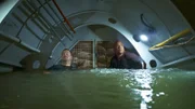 Wird es Sam (LL Cool J, r.) und Callen (Chris O'Donnell, l.) gelingen, das U-Boot verlassen zu können, bevor es von einem Torpedo der Navy zerstört wird?