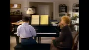 Kevin (Fred Savage) hat eigentlich keine Lust, Klavier zu üben. Doch als er hört, dass seine Lehrerin Mrs. Carples (Maxine Stuart) denkt, dass er Talent hat, gibt er sich besonders viel Mühe. Trotzdem wird sein Auftritt ein Fiasko.