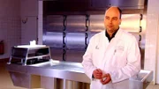 Eine Frau und deren Schwager wurden ermordet. Die Obduktion hat ergeben, dass die Tat bereits mehrere Wochen zurück liegt. Rechtsmediziner Dr. Andreas Schmeling erläutert die schwierige Ermittlungsarbeit in diesem Fall.