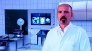 Fall "Die Teppich-Leiche": Im einen Teppich eingewickelt wurde eine Leiche gefunden, die so stark mumifiziert ist, dass die Identität nur schwer zu klären ist. Rechtsmediziner Dr. Norbert Beck aus Magdeburg erläutert die weitere Vorgehensweise.