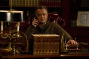 Nach alldem, was geschehen ist, ruft Robin ihren Vater (Ray Wise) an, um mit ihm zu sprechen ...