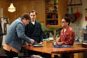 L-R: Jimmy (Lance Barber), Sheldon Cooper (Jim Parsons), Leonard Hofstadter (Johnny Galecki).