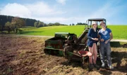 Michel Samenfink und Sarah Sagemann bauen auf ihrem Hof im Allgäu seltene Kartoffelsorten an. Dieses Jahr hat ihnen die Witterung das Leben schwer gemacht.