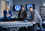 Detective Shepherd (Neill Rea) und sein Team Kristin Sims (Fern Sutherland) und D. C. Breen (Nic Sampson) klären einen raffiniert als Unfall getarnten Mord unter Fallschirmspringern auf.