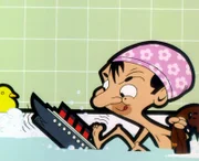 Mr. Bean macht es sich in der Badewanne gemütlich. Natürlich darf dabei sein geliebtes Spielzeug nicht fehlen.