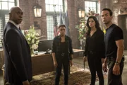 Justice" -- Unable to trust anyone in New Orleans, the NCIS team calls in FBI Assistant Director Isler (Derek Webster) to help expose and stop the sinister scheme Mayor Hamilton (Steven Weber) has planned for the residents of Clearwater, on the third season finale of NCIS: NEW ORLEANS,