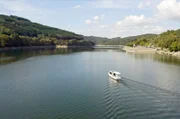 Für die Reinhaltung des wichtigsten Trinkwasser-Reservoirs Luxemburgs, dem Obersauer-Stausee, ist die Arbeit mit Landwirten und Tierzüchtern wichtig. Je umweltfreundlicher die Anrainer des Sees wirtschaften, desto besser die Wasserqualität.