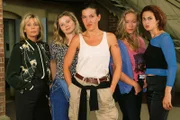 Walters Clique: v.li. Jeanette (Christine Schuberth), Vivi (Annette Frier), Walter (Katy Karrenbauer), Dagmar (Kristiane Kupfer) und Katrin (Tanya Neufeldt)