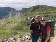 v.l.: Fabienne Böhlen und Annalena Erlacher beim Karnischen Höhenweg