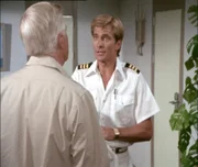 Face (Dirk Bendict, re.) gibt sich als Assistenz-Arzt aus um so auf dem Schiff unterzutauchen...