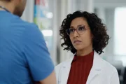 Transplant – Ein besonderer Notarzt Staffel 3 Folge 2 Die neue Leiterin will Veränderungen: Neeta Devi als Rekha Sharma  Copyright: SRF/NBC