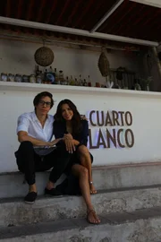 Eva und Chefkoch Luis Palermo vor der Bar seines Restaurants El Cuarto Blanco.  +++