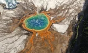 Grand Prismatic Spring - eine der größten Thermalquellen der Welt im Yellowstone Nationalpark.