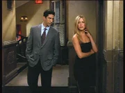 Ein Paar sind Ross (David Schwimmer, li.) und Rachel (Jennifer Aniston) zwar nicht mehr, aber so ganz haben sie einander noch nicht vergessen.