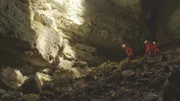 Mit einem Action-Guide kann man einen spannenden Tauchgang in einer Höhle unternehmen