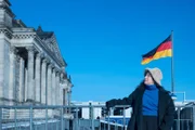Die neue Staatsbürgerschaft verpflichtet: Yamile besucht den Bundestag.