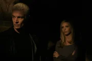 Im finalen Kampf gegen das Ur-Böse: Spike (James Marsters, l.) und Buffy (Sarah Michelle Gellar, r.) ...