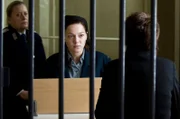 Julia Hausmann (Hannah Herzsprung, M.) wird seit sechs Jahren wegen Landesverrats im Gefängnis Hoheneck festgehalten.