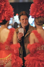 Castle (Nathan Fillion) amüsiert sich im Casino ...