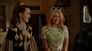 v.li.: Luan Loud (Catherine Ashmore Bradley), Leni Loud (Eva Carlton)
