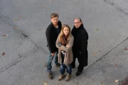 Harald Neuhauser (Marcus Mittermeier, l.),  Angelika Flierl (Bernadette Heerwagen, m.) und  Josef Schaller (Alexander Held, r.)