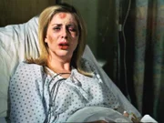 Die junge Staatsanwältin Casey Novak (Diane Neal) wurde von einem unbekannten Täter brutal auf dem Polizeirevier zusammengeschlagen.