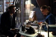Booth (David Boreanaz) und Brennan (Emily Deschanel) verfolgen eine heiße Spur. Kann ihnen das Buch eines Tatverdächtigen die gesuchten Antworten liefern?