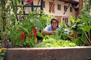 Landfrau Maren Bornheimer-Schwalbach lädt ein in ihren leckeren Garten.