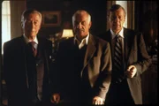 v.li.: The Well-Manicured Man (John Neville), Strughold (Armin Mueller-Stahl), The Cigarette-Smoking Man (William B. Davis)