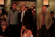 L-R: Marshall (Jason Segel), Barney (Neil Patrick Harris), Vater Jerry (John Lithgow)