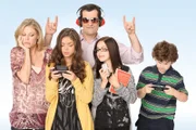 1. Staffel: (v.li.) Claire (Julie Bowen), Haley (Sarah Hyland), Phil (Ty Burrell), Alex (Ariel Winter) und Luke (Nolan Gould)