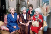 L-R: Rose Nylund (Betty White), Dorothy Zbornak (Bea Arthur), Blanche Devereaux (Rue McClanahan) und Sophia Petrillo (Estelle Getty)