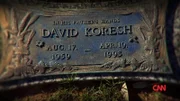 David Koresh stirbt mit 81 weiteren Mitgliedern der Branch Davidians bei der Belagerung von Mount Carmel Center in Waco.